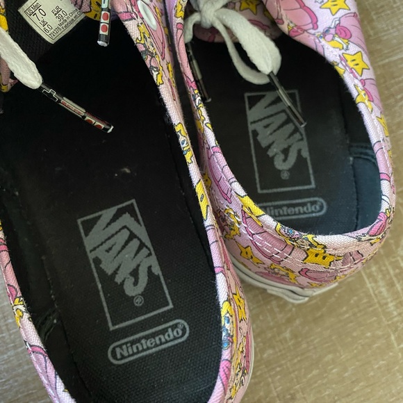Vans Nintendo princess peach women’s 8.5 - Picture 2 of 3